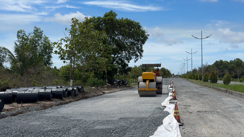 La unidad de construccion de emergencia reparo 240 puntos de daño en la ruta de la costa de China a la costa. Imagen de la ciudad de Huanglong