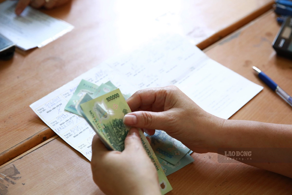 The Ministry of Home Affairs has issued Circular 004/2025/TT-BNV, regulating the salary level of domestic consultants as a basis for determining the price of consulting packages. Photo: Hai Nguyen