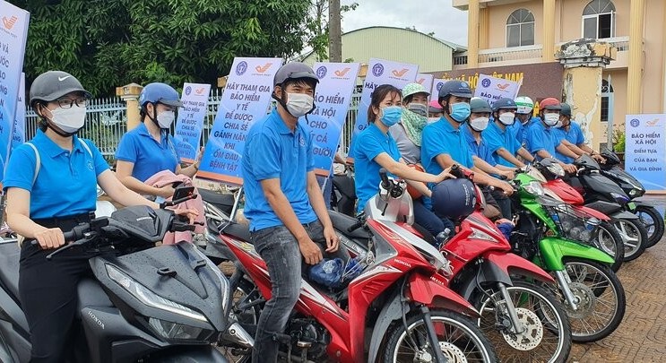 Social Insurance in Bac Lieu and Ca Mau areas regularly promotes voluntary social insurance. Photo: Nhat Ho