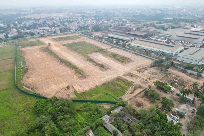 Muchos terrenos en Hanoi son proyectos piloto de viviendas comerciales. Imagen de la derecha