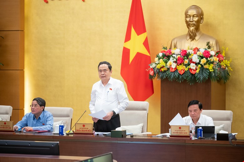 Politburo member and National Assembly Chairman Tran Thanh Man has signed and issued 3 resolutions of the National Assembly Standing Committee on personnel work. Photo: Pham Thang
