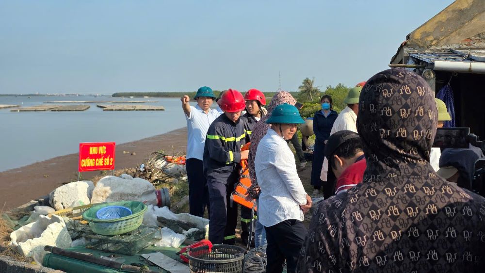 Doan cuong che chia lam 4 to cong tac da duoc phan cong nhiem vu cu the, chi tiet de thuc hien cuong che vi pham. Anh: Trung Du 