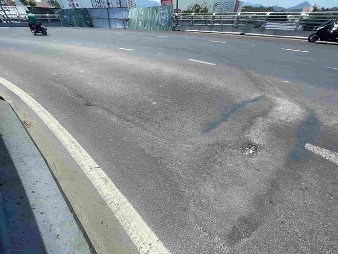 Họp khẩn về sự cố nứt, lún tại cầu vượt nút giao ngàn tỉ đồng ở Nha Trang