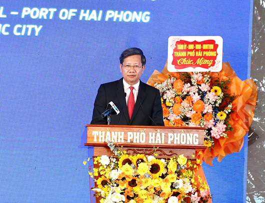 Pho Chu tich thuong truc UBND TP Hai Phong Le Anh Quan phat bieu tai buoi le. Anh: Dai An