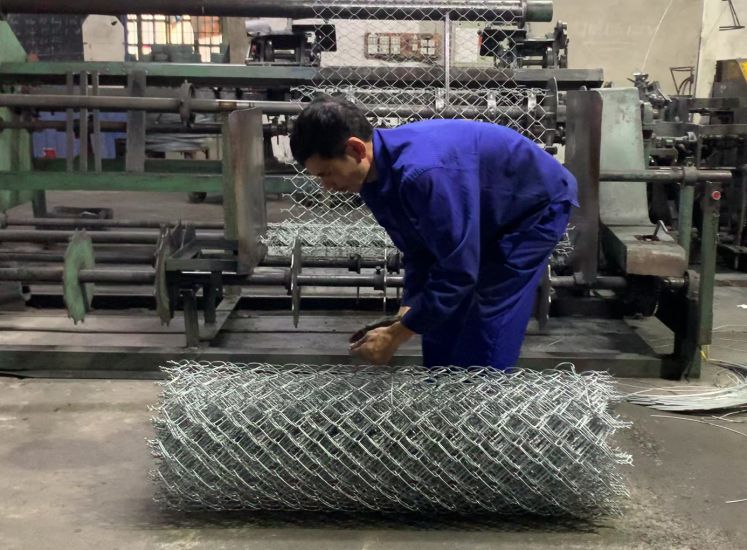 Los sindicatos estan interesados, construyen un ambiente de trabajo seguro para los trabajadores en Nam Dinh. Foto: HA VI