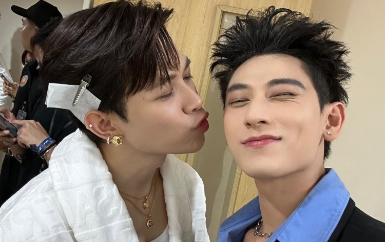 Isaac va Anh Tu Atus than thiet sau Anh trai say hi. Anh: Nhan vat cung cap