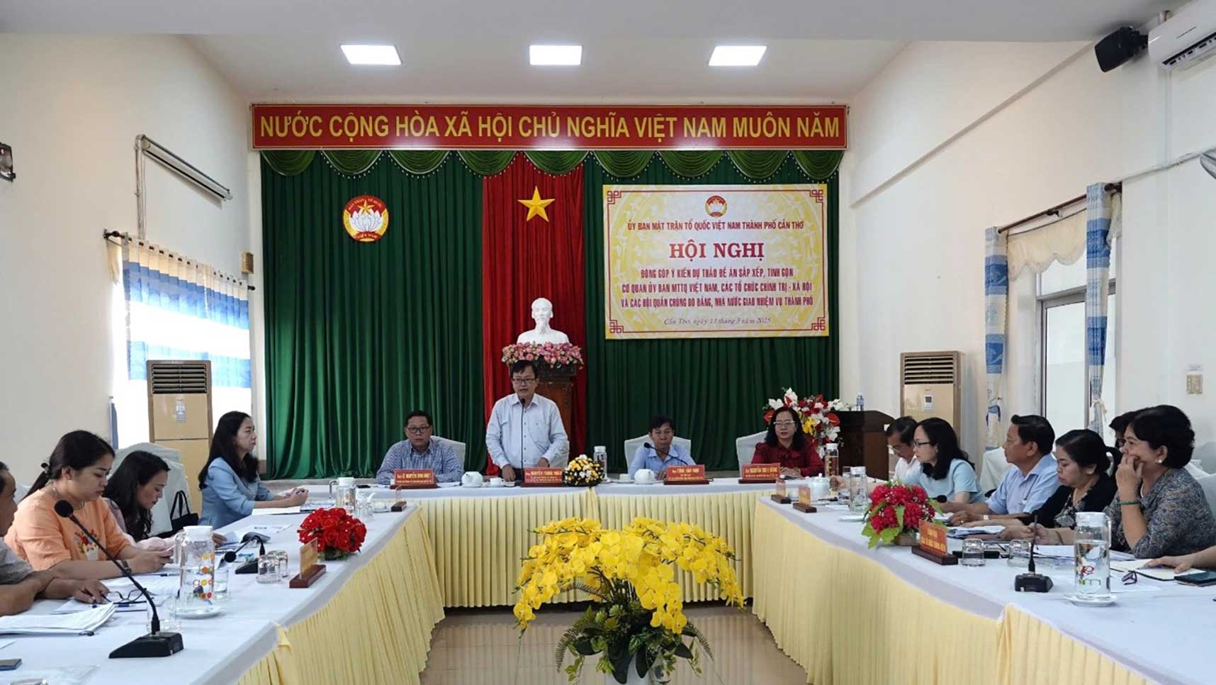 Ong Nguyen Trung Nhan - Uy vien Ban Thuong vu Thanh uy, Chu tich Uy ban MTTQ Viet Nam TP Can Tho phat bieu tai hoi nghi. Anh: Thanh Tung