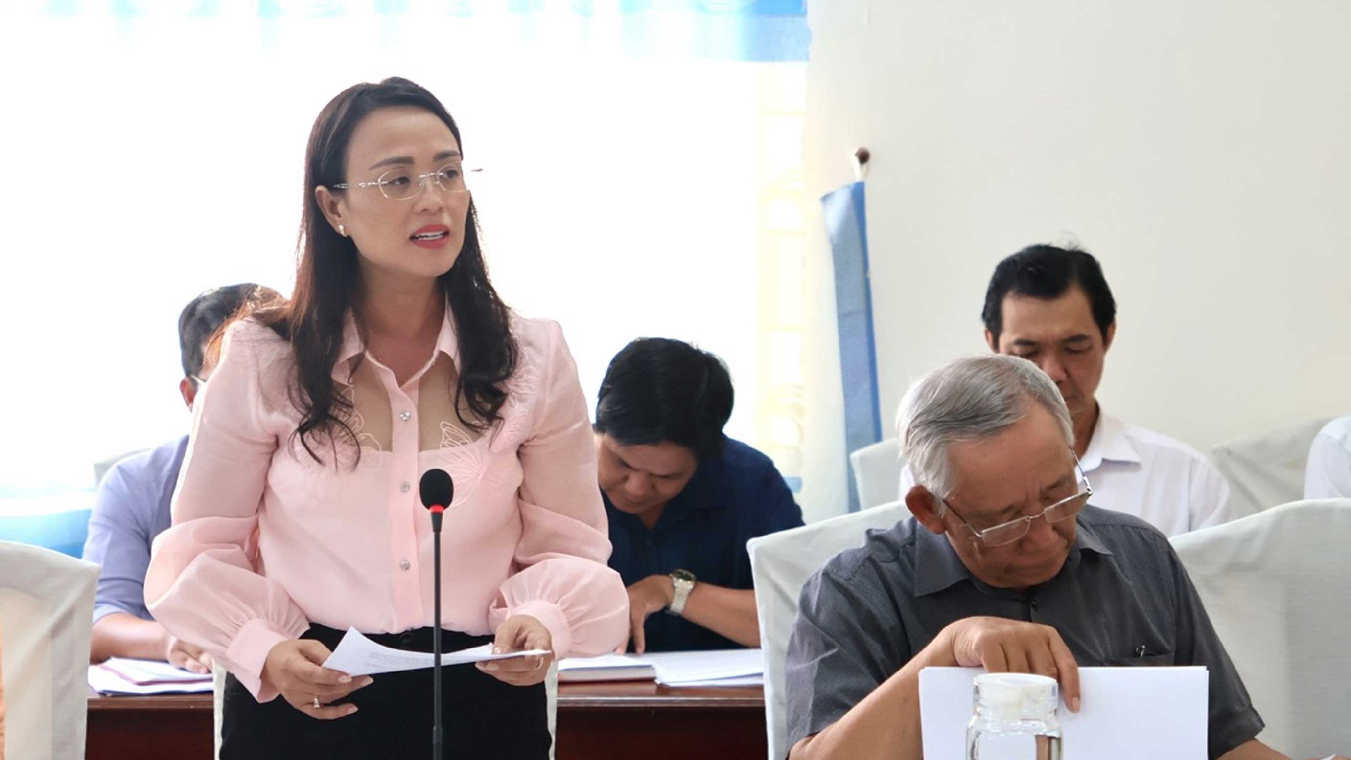Dai bieu dong gop y kien tai hoi nghi. Anh: Thanh Tung