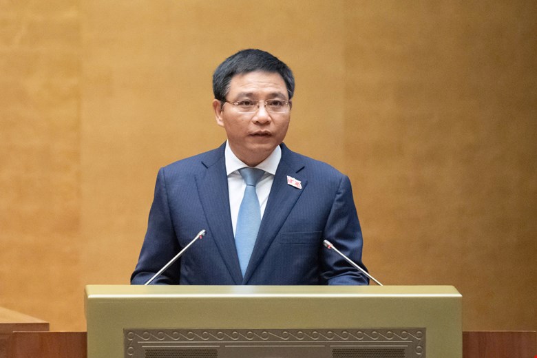 Minister Nguyen Van Thang presented the draft Resolution of the National Assembly on VAT reduction. Photo: Quochoi.vn