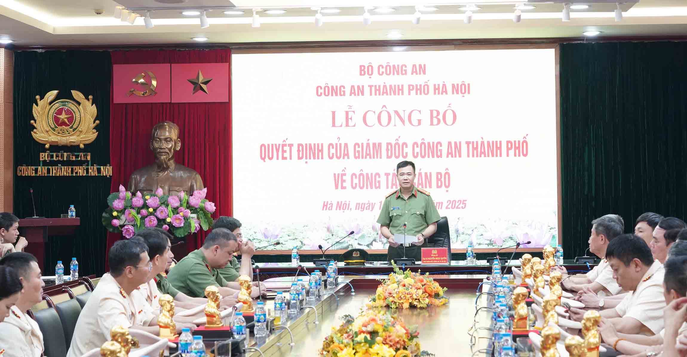 Dai ta Nguyen Ngoc Quyen - Pho Giam doc Cong an Ha Noi phat bieu tai buoi le. Anh: Cong an Ha Noi