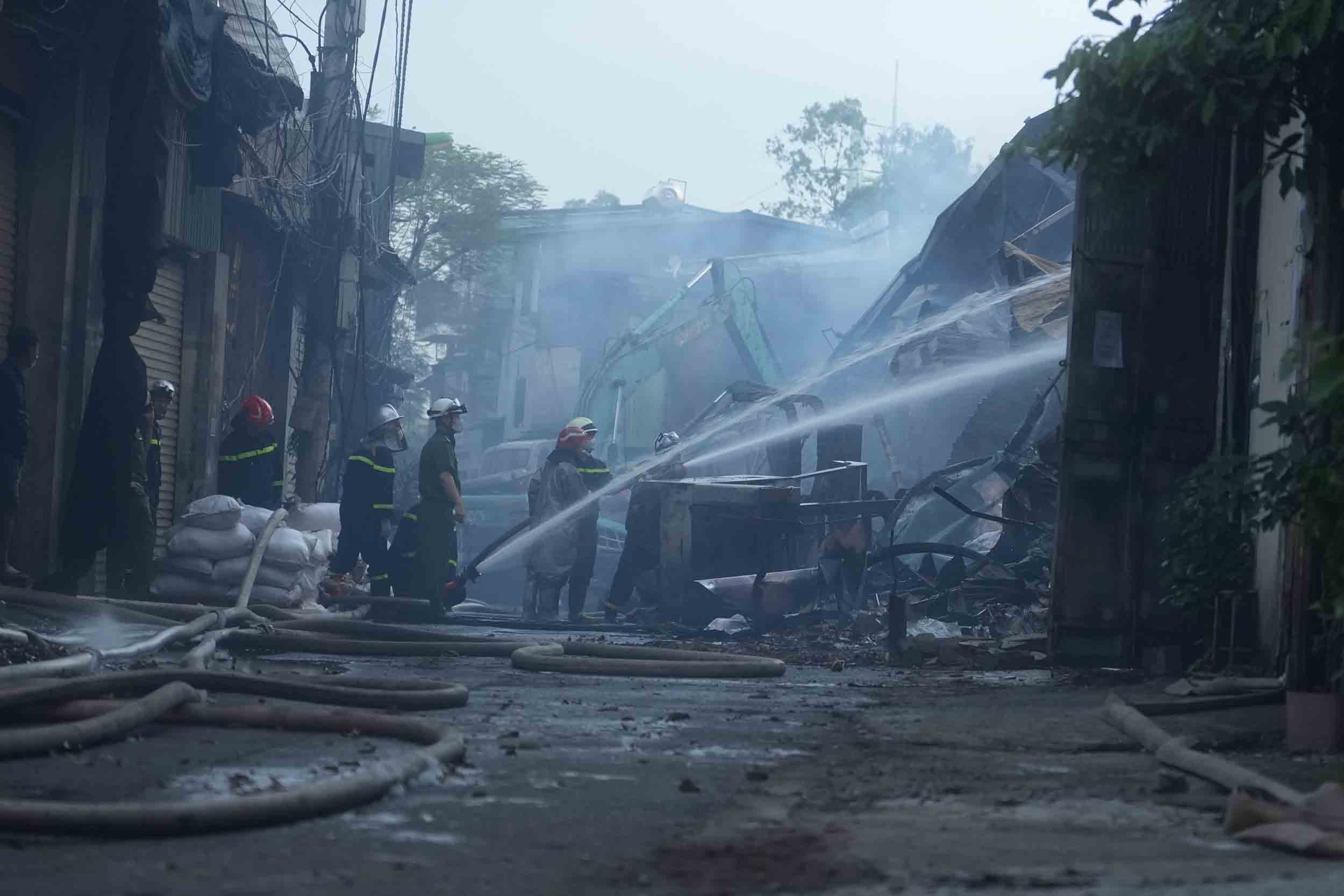 Den 19h, dam chay co ban duoc khong che. Anh: Huu Chanh
