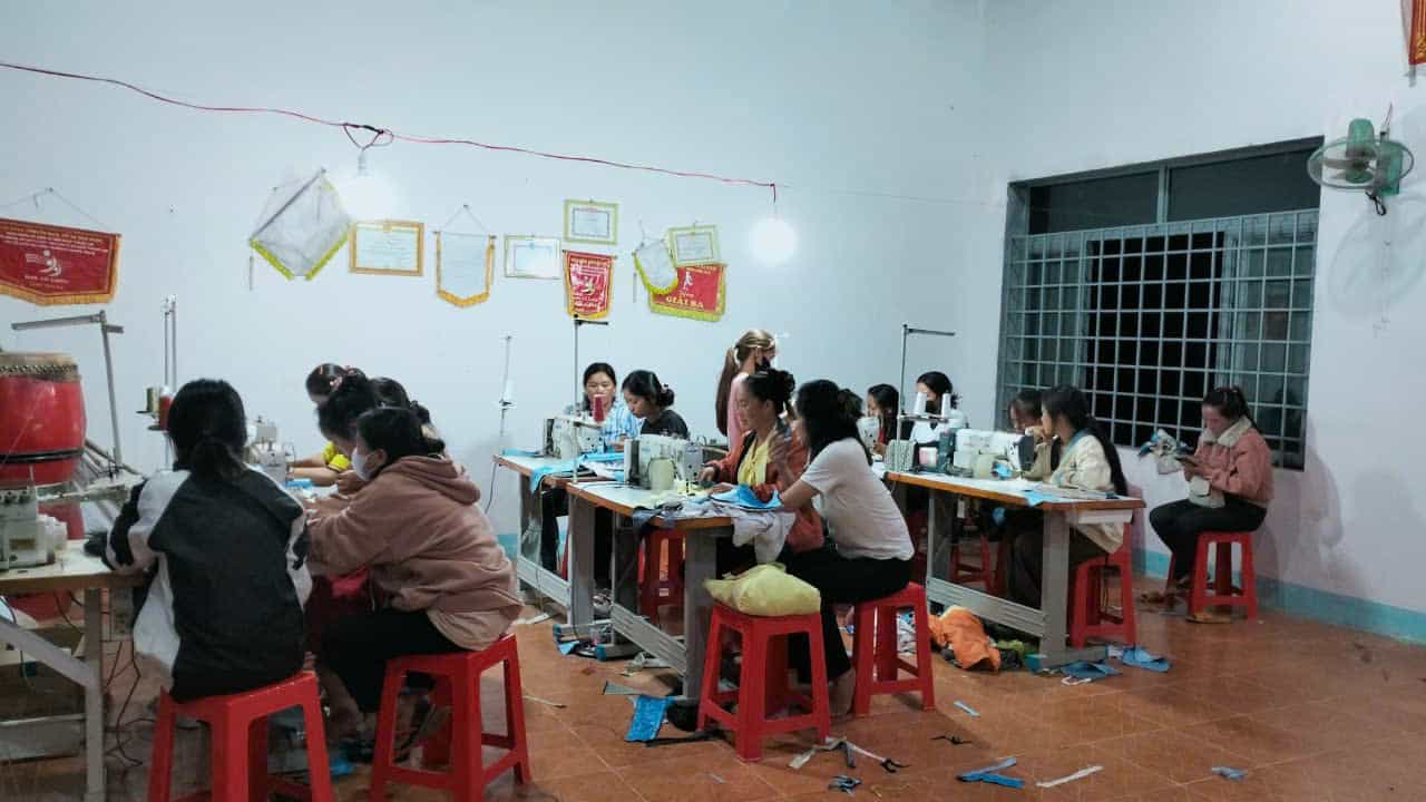 Sewing class for female workers in rural and mountainous areas. Photo: Bao Lam