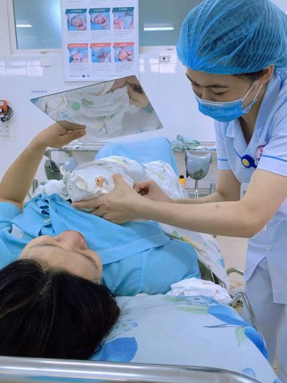 Dr. Hoang Thi Huong - Departamento de Diagnostico del Hospital General de Quang Tri fue enviado a la escuela de posgrado, ha estado trabajando por un tiempo, pero no ha recibido apoyo. Foto: Han Nguyen