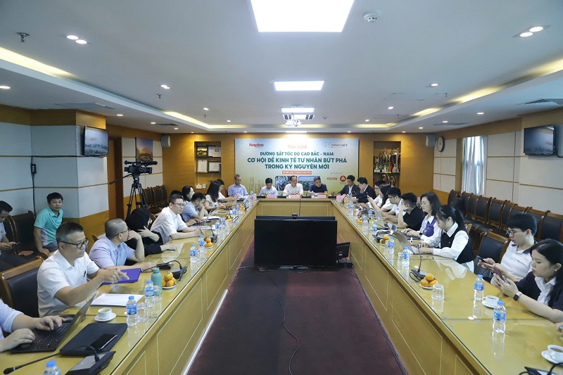 Overview of the workshop on the high-speed railway project. Photo: Xuyen Dong