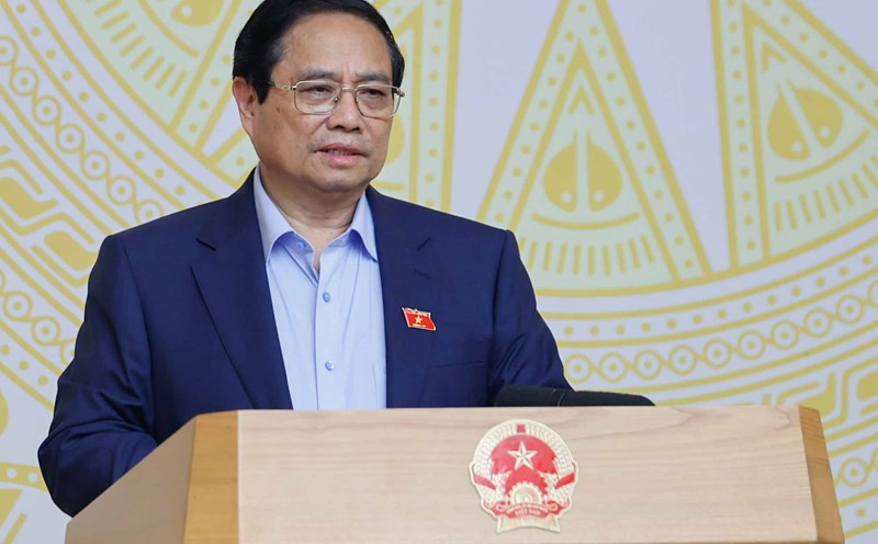 Politburo member and Prime Minister Pham Minh Chinh chaired a meeting with ministries, branches and central agencies to evaluate the work of combating smuggling, trade fraud and counterfeit goods in the first months of 2025. Photo: VGP/Nhat Bac.