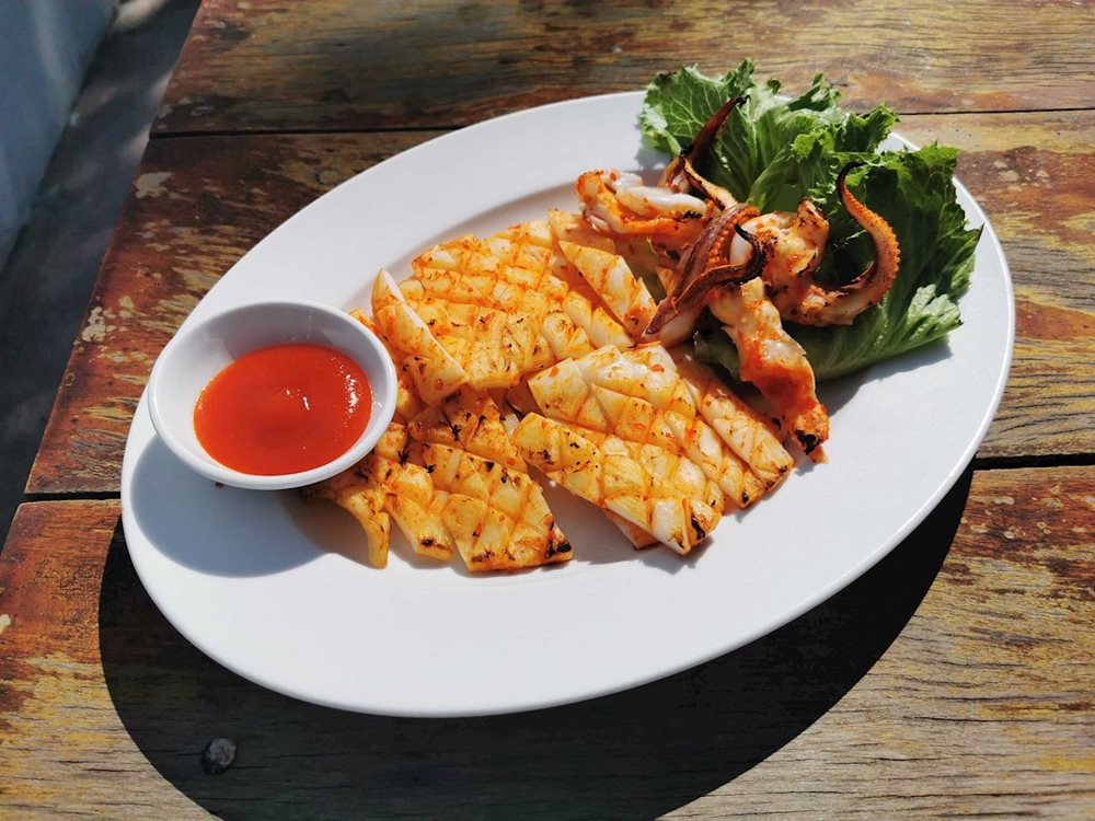 Mực một nắng có thể chế biến thành nhiều món ăn đa dạng. Ảnh: Taste Atlas