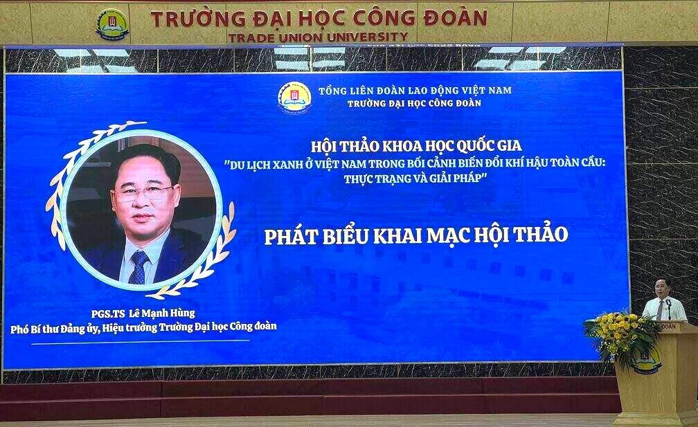 Assoc.Prof.DR. Le Manh Hung - Director de la Universidad Sindical - Discurso de apertura en la Conferencia Nacional de Turismo Cientifico en Vietnam en el contexto del cambio climatico global: situacion y soluciones. Foto: Kieu Vu