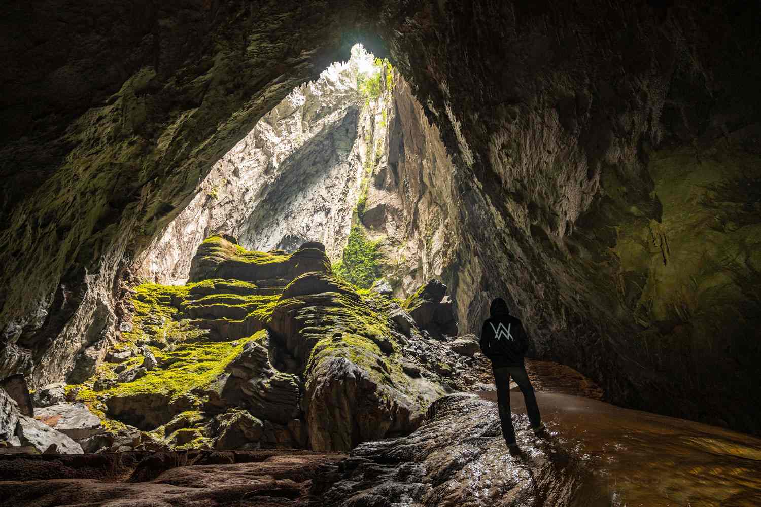 Nghe si DJ Alan Walker thuc hien video am nhac trong Son Doong, hang lon nhat the gioi. Anh: Oxalis