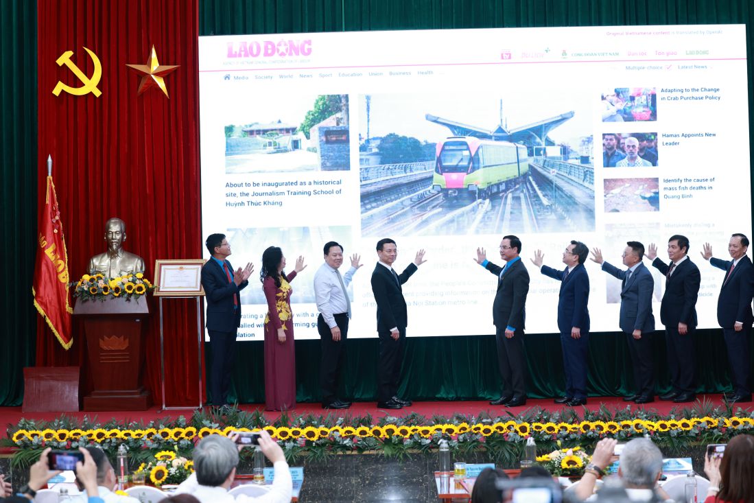 Nhan ky niem 95 nam thanh lap, Bao Lao Dong da ra mat phien ban tieng Anh tren trang dien tu laodong.vn. Anh: To The