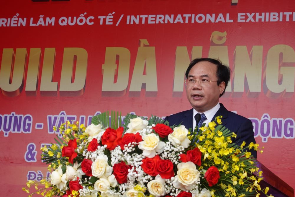 Ong Nguyen Van Sinh - Thu truong Bo Xay dung phat bieu tai buoi khai mac. Anh: Tran Thi