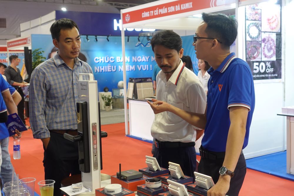 More than 900 booths for construction and construction materials at the VIETBUILD Da Nang exhibition. Photo: Tran Thi