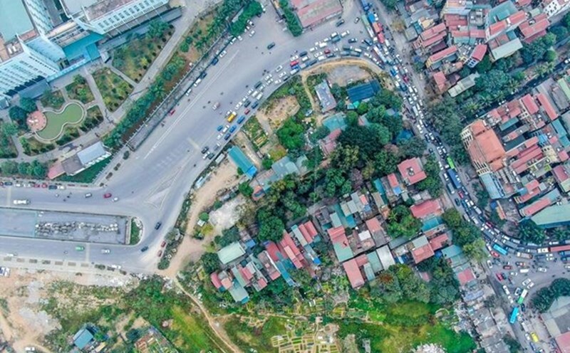 A corner of Nguyen Xien - Xa La route (Hanoi). Photo: Pham Dong.