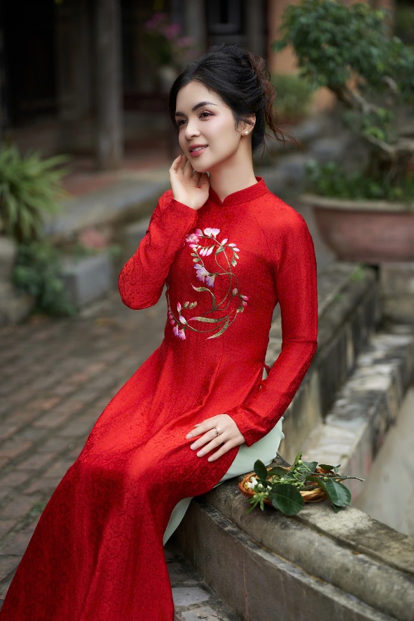 Nguyen Thi Hang thoi dan Chuc be ngu ngon va hien tai. Anh: Nhan vat cung cap