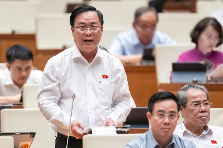 Đại biểu Nguyễn Quốc Hận lo ngại cán bộ thuộc diện tinh giản khó tái hoà nhập thị trường lao động. Ảnh: Quochoi.vn 