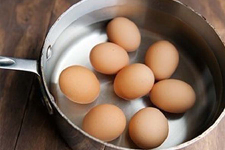 After each egg boiling, many people without knowing that they can use the excess water in many daily tasks. Photo: Phuong Linh