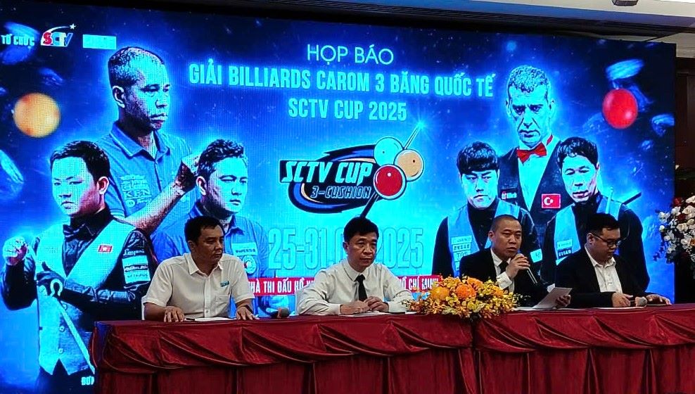 Ban to chuc giai chia se nhung thong tin cua giai den gioi truyen thong vao chieu 14.5. Anh: Nguyen Dang