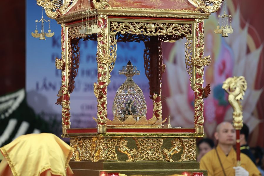 Xa loi Phat duoc ton tri, bao quan nghiem ngat tai chua Quan Su. Anh: Hai Nguyen