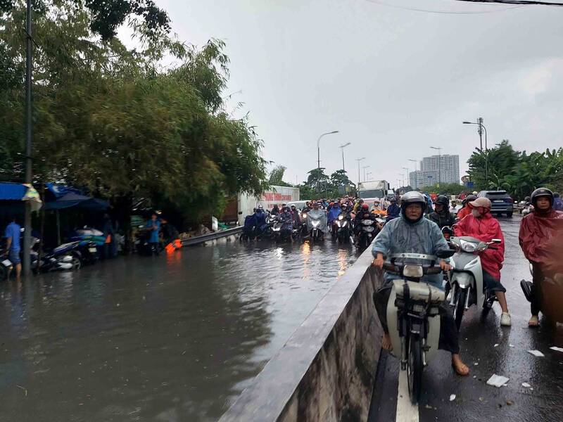 Light rain in the Southern region. Photo: Anh Tu