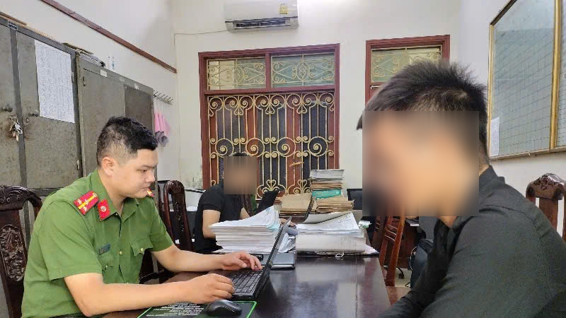 La policia de la provincia de Ninh Binh tomo el testimonio de las victimas de fraude a paises extranjeros. Foto: Nguyen Truong