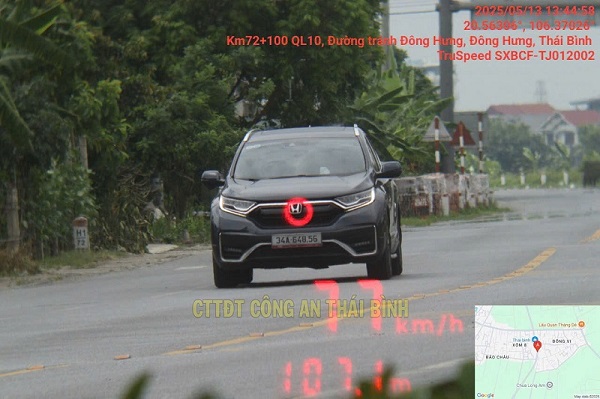 El auto es multado en frio en Thai Binh. Foto: Thai Binh Police