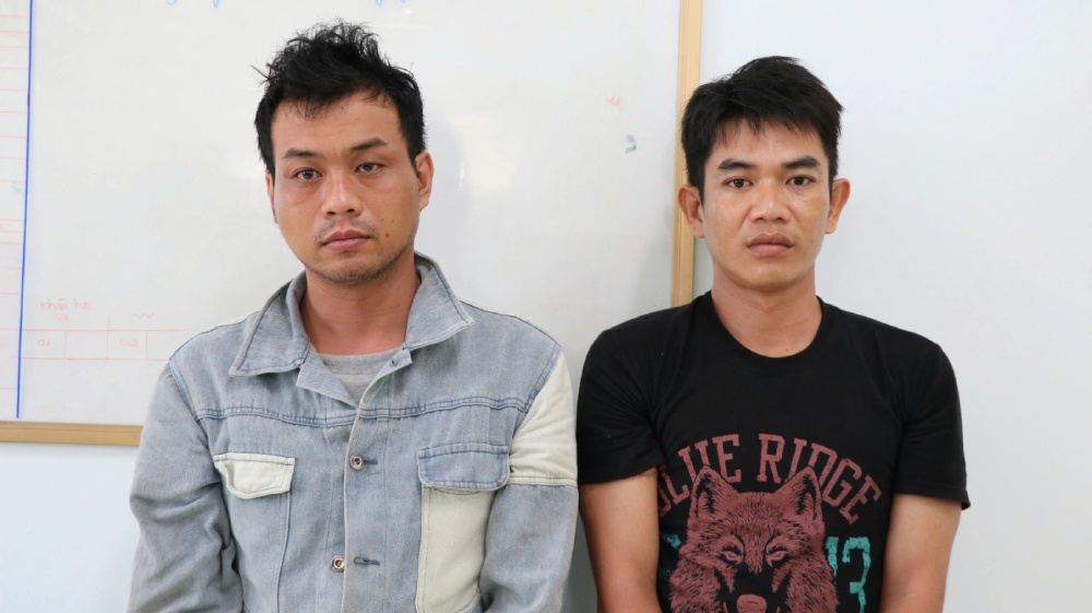 Tu and Vu (from left to right) were caught red-handed by the police illegally storing drugs. Photo: Tien Dung
