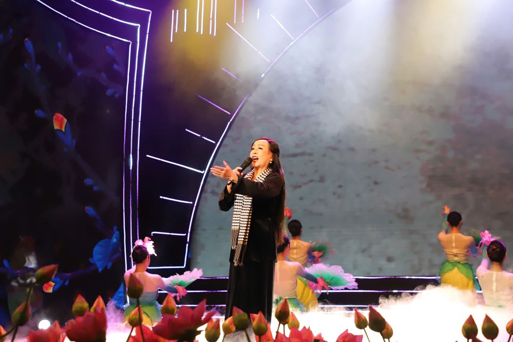 NSND Thu Hien trinh dien tai chuong trinh. Anh: Huyen Chi