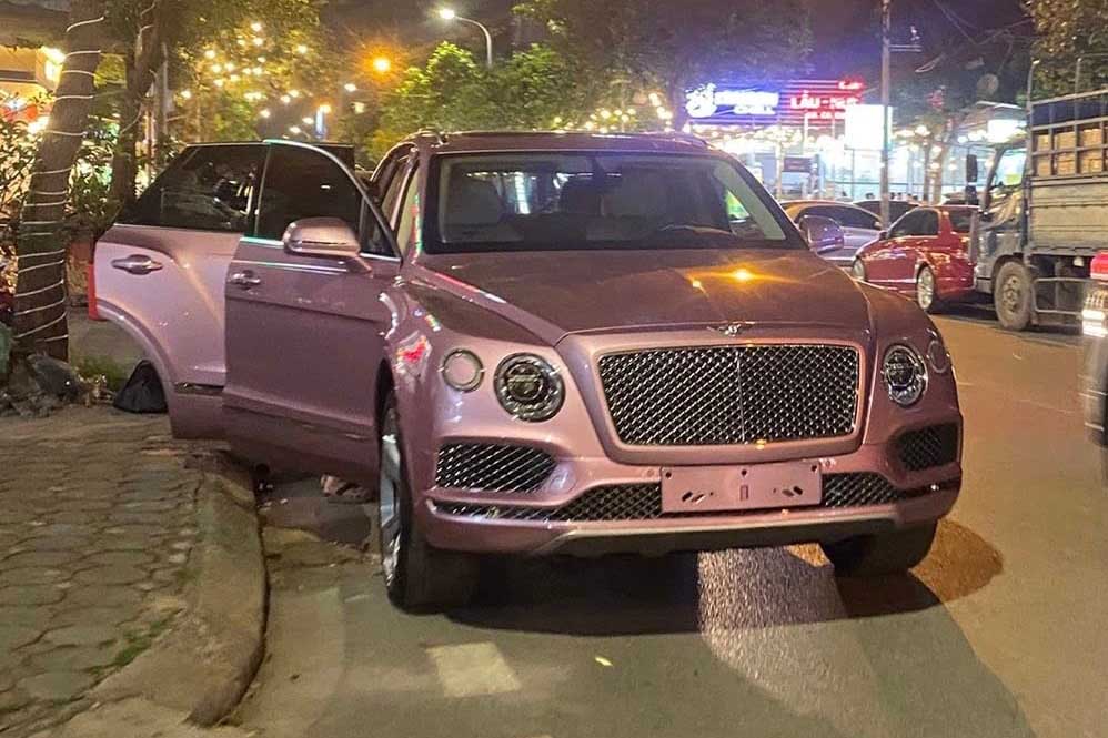 El unico auto Bentley Bentayga aparece en Hai Duong. Foto: Khanh Toan