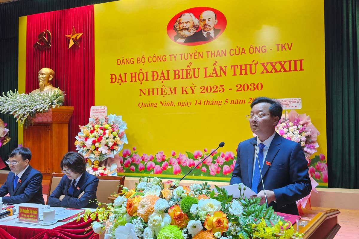 Ông Nguyễn Anh Chương - Bí thư Đảng ủy, Giám đốc Công ty Tuyển than Cửa Ông  phát biểu tại Đại hội. Ảnh: Đoàn Hưng