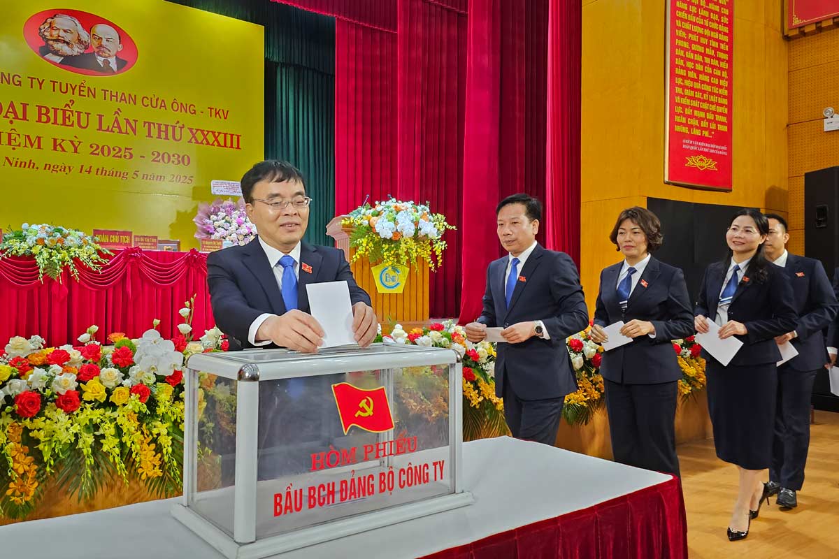 Los delegados votaron para elegir el Comite Ejecutivo del Partido de la Compañia para el termino 2025-2030. Foto: Doan colgo