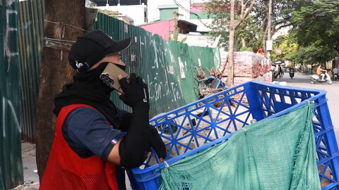 Viviendo bajo el sol caliente, los trabajadores al aire libre enfrentan el riesgo de deshidratacion