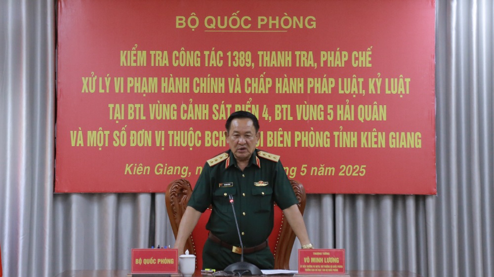 Thuong tuong Vo Minh Luong phat bieu tai buoi kiem tra. Anh: BTL Vung CSB4