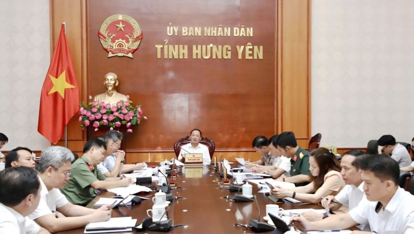 On May 14, the Provincial People's Committee and the Standing Committee of the Party Committee of the Hung Yen Provincial People's Committee held a meeting to review and comment on a number of important contents. Photo: Dang Pham