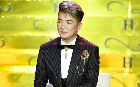Ca si Dam Vinh Hung. Anh: Doan phim Hao quang ruc ro