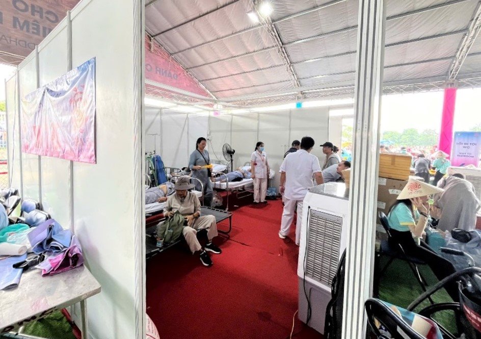 Medical rooms are arranged in the waiting rooms, Thanh Tam pagoda, Lang Le Cultural Park and Buddhist Academy on the occasion of the 2025 Vesak holiday. Photo: Provided by the Ho Chi Minh City Department of Health