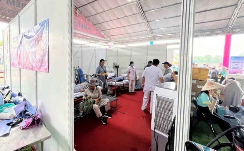 Medical rooms are arranged in the waiting rooms, Thanh Tam pagoda, Lang Le Cultural Park and Buddhist Academy on the occasion of the 2025 Vesak holiday. Photo: Provided by the Ho Chi Minh City Department of Health