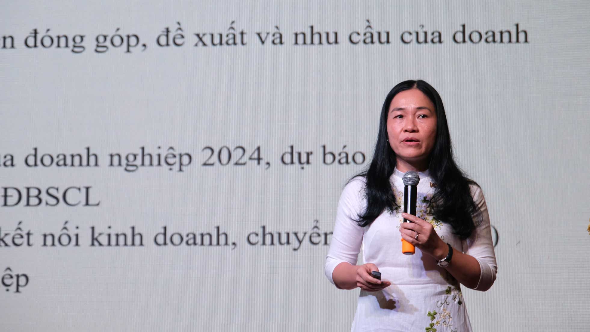 Bà Nguyễn Thị Thương Linh - Phó Giám đốc VCCI chi nhánh ĐBSCL - phát biểu tại hội nghị. Ảnh: Mỹ Ly