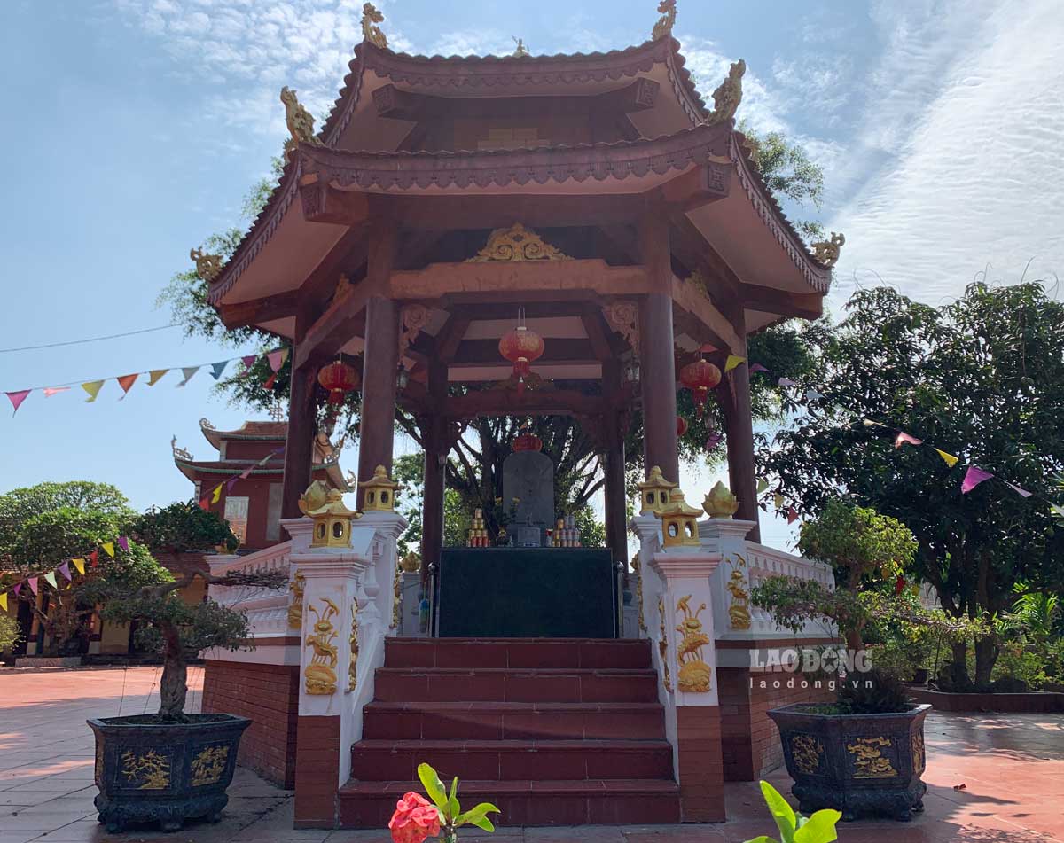 El Tesoro Nacional de Bia Chua Giau se encuentra en el rico campus del Templo en Village 2, Dinh XA Commune, Phu Ly City, Ha Nam Province. Foto: HA VI