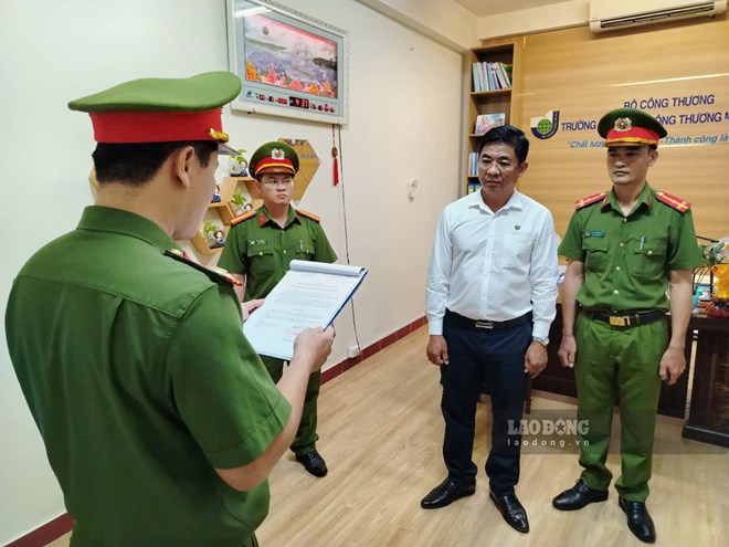 Bắt Hiệu trưởng Trường Cao đẳng Công Thương miền Trung