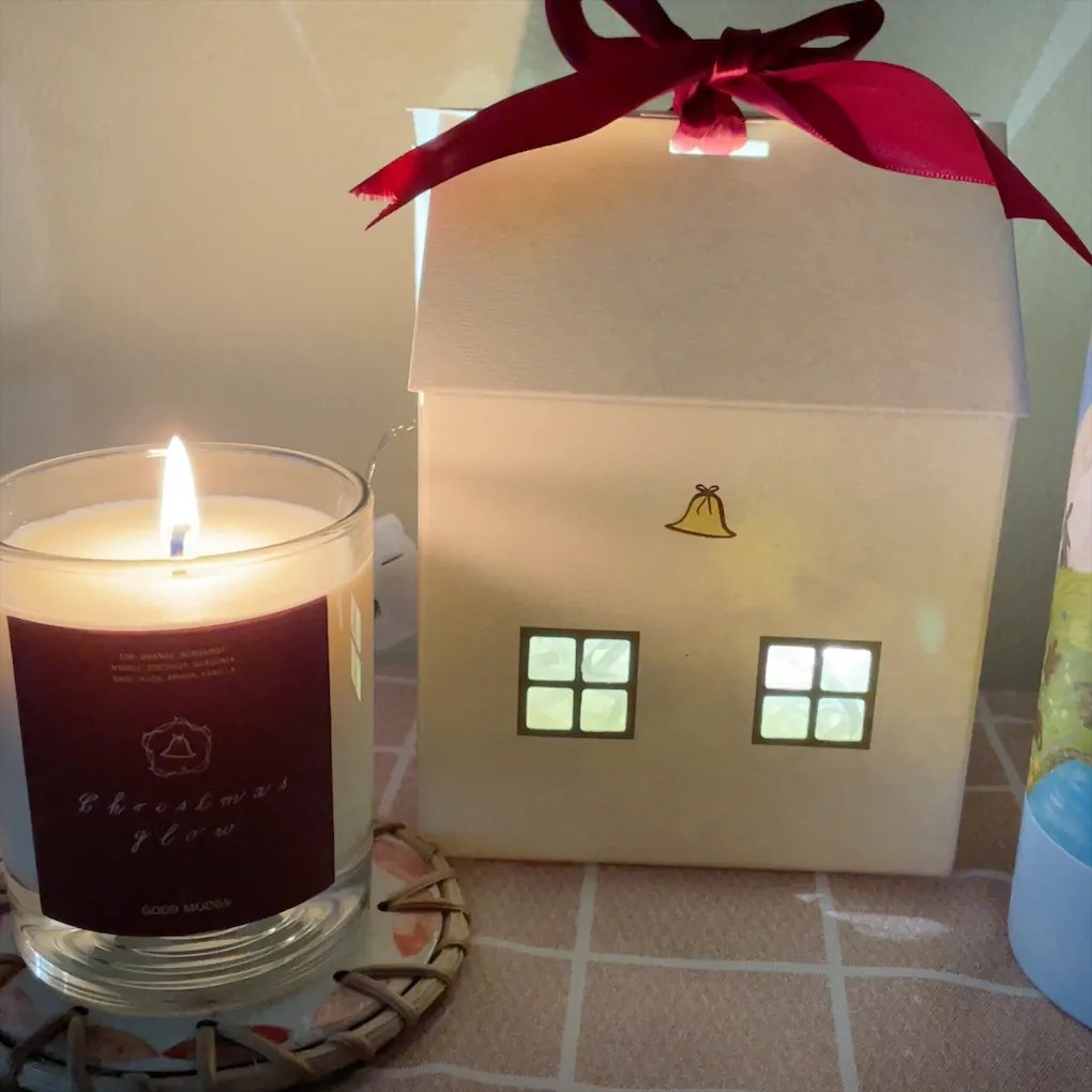 The incense Candles should be placed in a flat place when used. Photo: Mai Huong