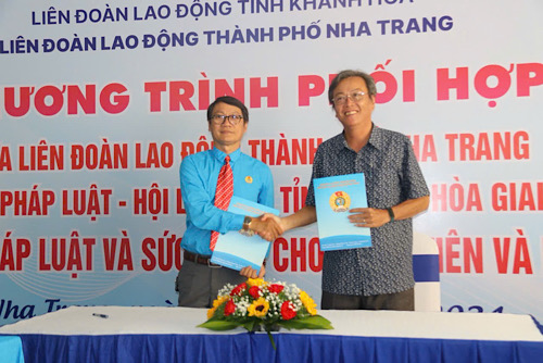 LĐLĐ Nha Trang ký kết tư vấn pháp luật miễn phí cho đoàn viên. Ảnh: Phương Linh